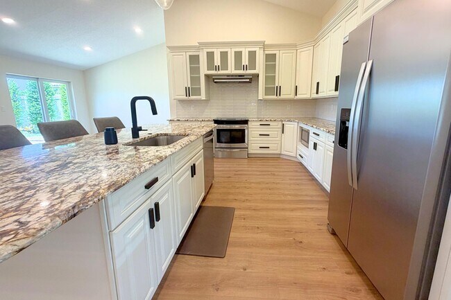 Building Photo - 9505 Majestic Way