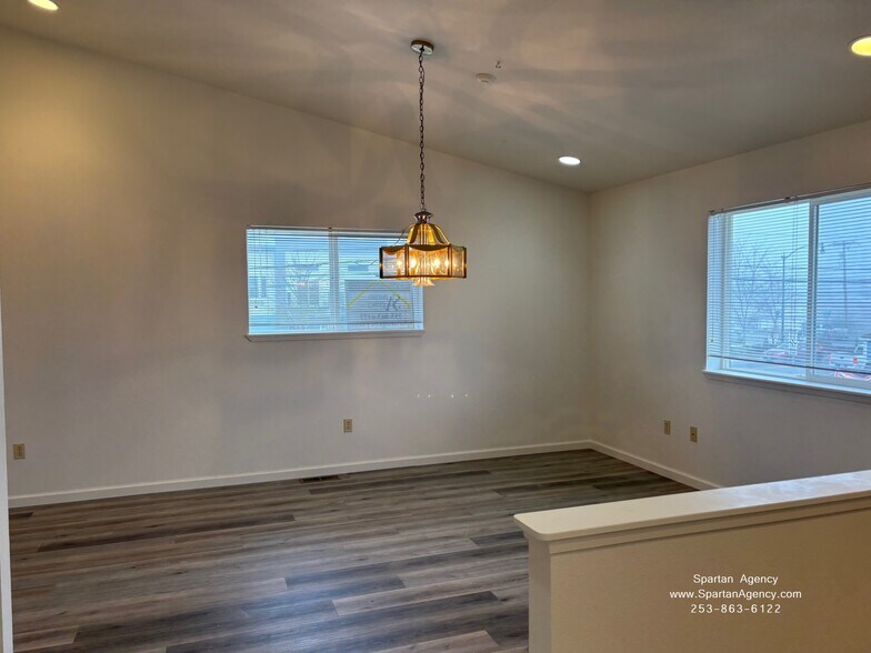 Building Photo - 15310 Main St E