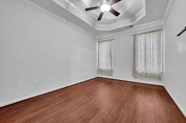 Building Photo - 1017 Ashwood Dr