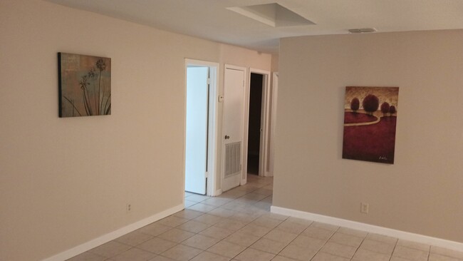 crisp new paint, new home feel - 2605 Treasure Hills Blvd