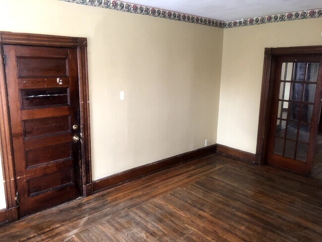 Building Photo - 16 Benton St