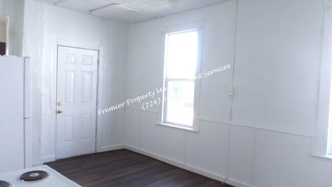 Building Photo - 416 E Reynolds St