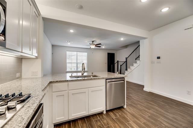 Building Photo - 208 Venice Ave