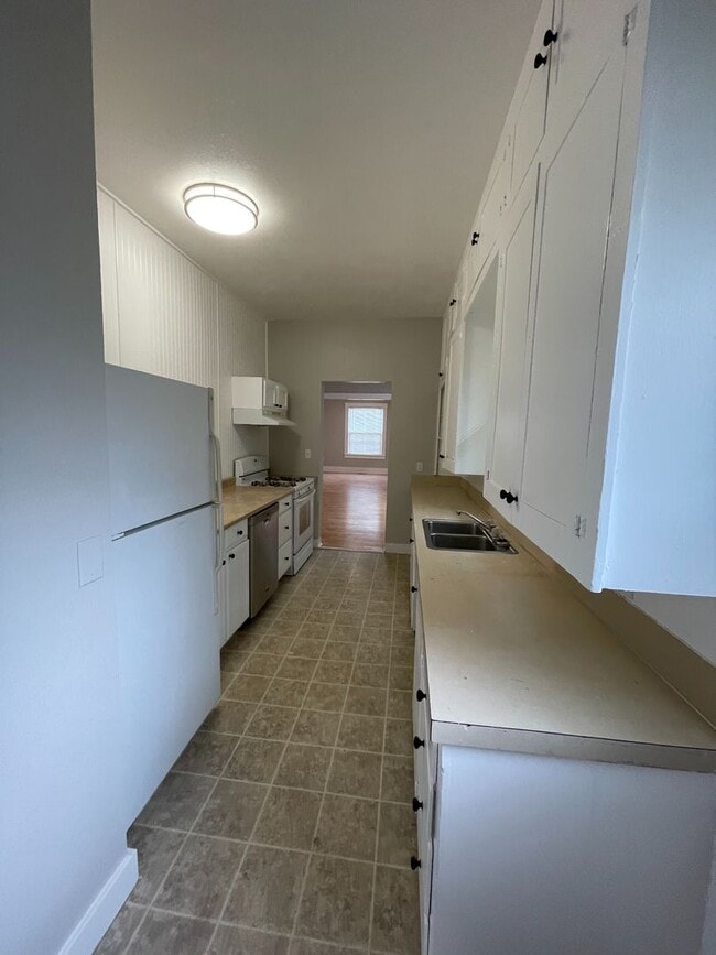 Building Photo - PRELEASE:  5 bdrm/2 bath near Park, WWU and Downtown