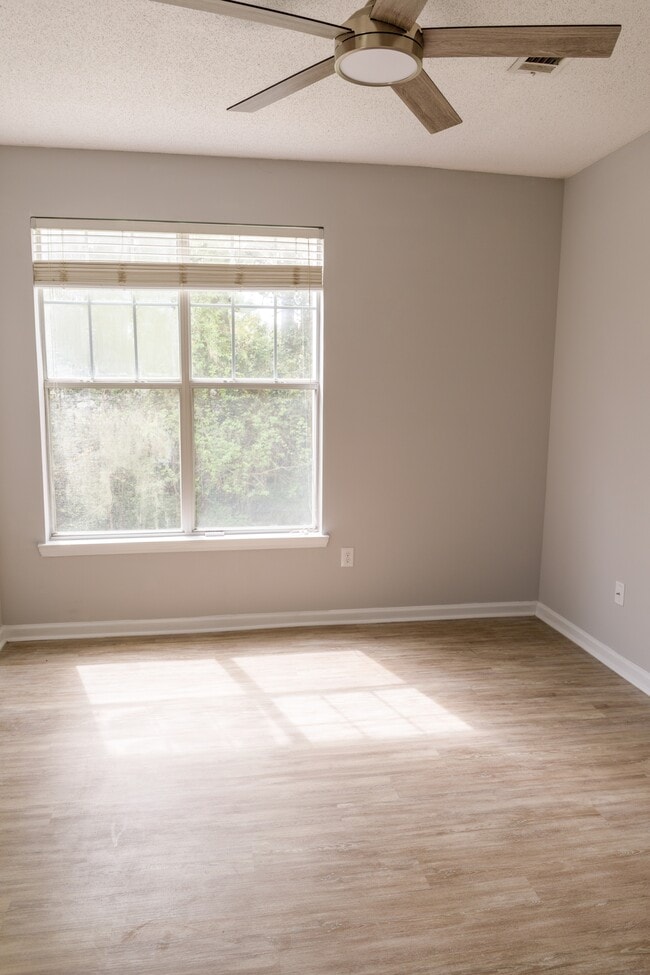 Building Photo - 45 Sycamore Ave