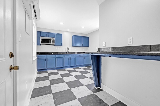 Building Photo - 2245 Monroe Ave