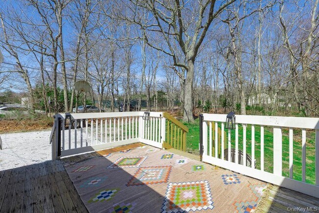 Building Photo - 572 Montauk Hwy