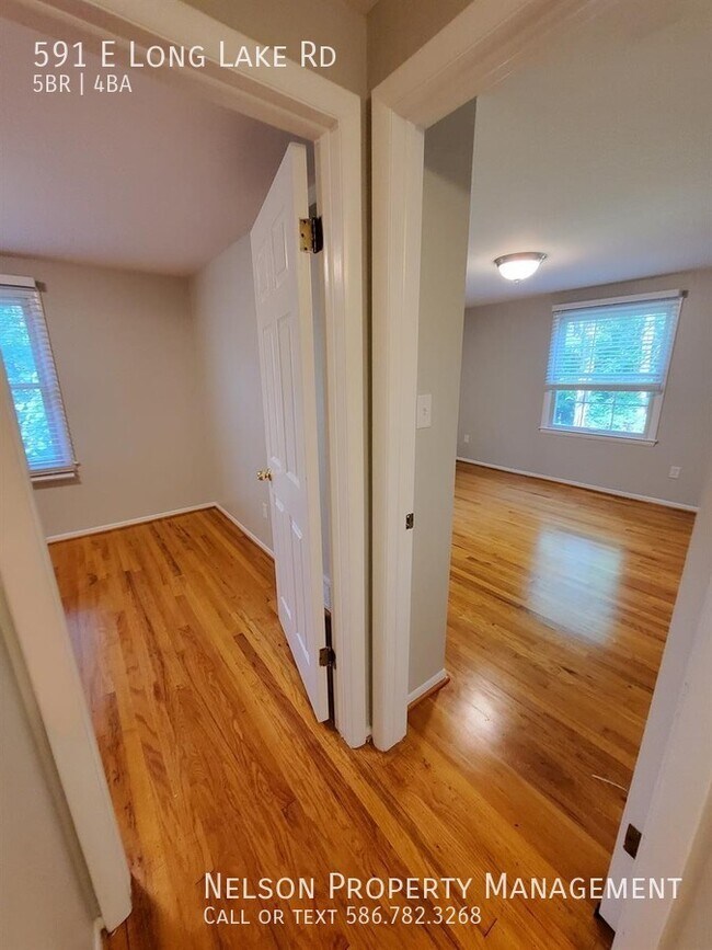 Building Photo - 591 E Long Lake Rd