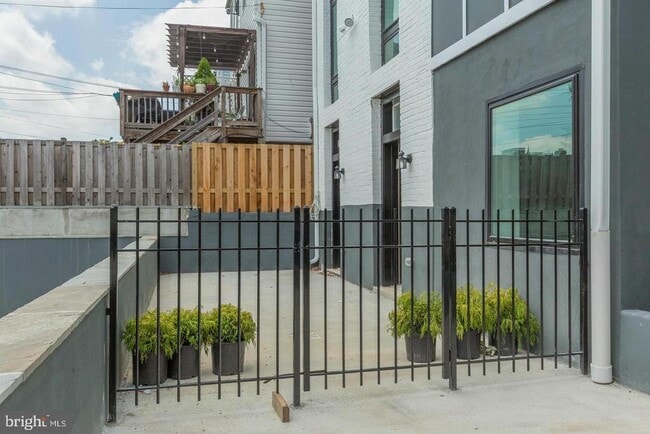 Building Photo - 1352 Quincy St NW