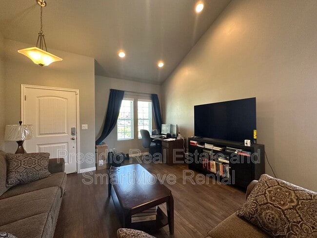 Building Photo - 10684 Wild Rice Dr