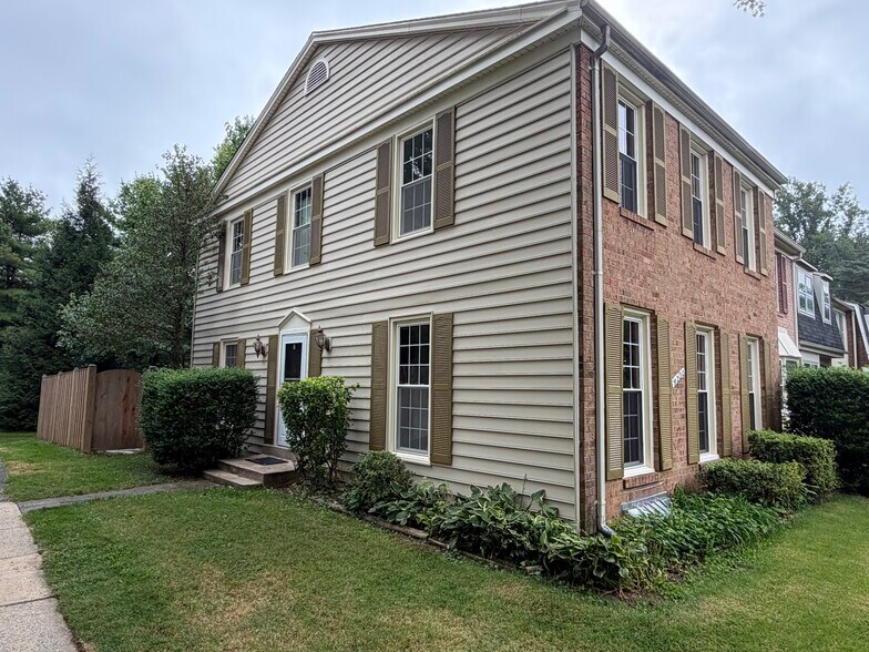 Building Photo - 9200 Weathervane Pl