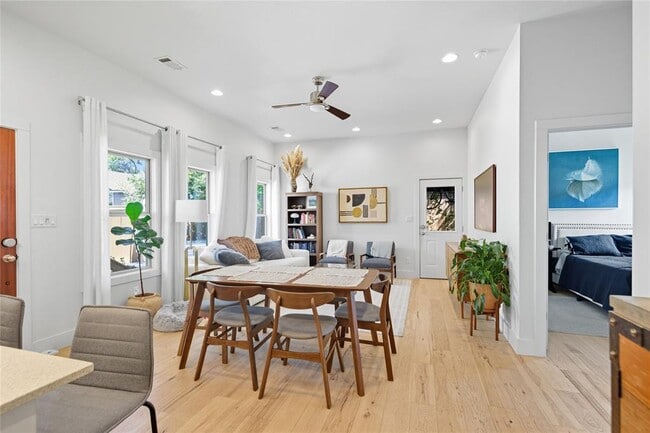 Building Photo - 2007 S L Davis Ave