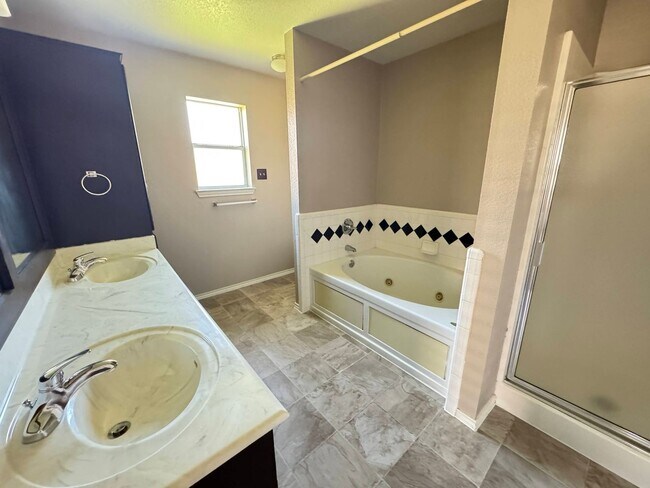 Building Photo - 4-Bedroom House for Rent in Killeen