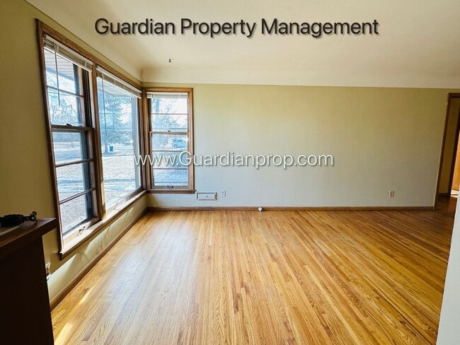 Building Photo - Spacious Richfield Side by Side, Renovated...