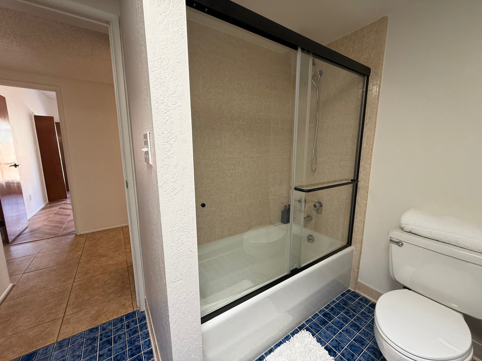 Building Photo - 1402 E Big Rock Rd