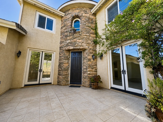 Building Photo - Spacious 5 (or 6) Bedroom House with attached ADU in Winchester for Rent