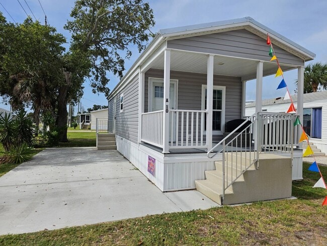 Building Photo - 200 S Banana River Dr