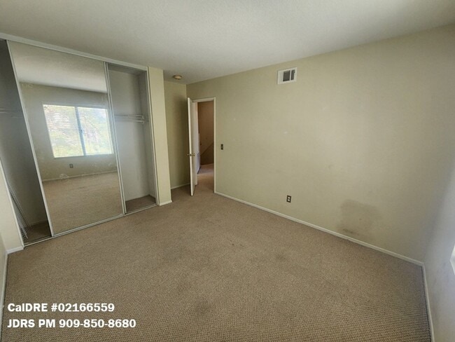 Building Photo - Ontario 3 Bedroom Townhome