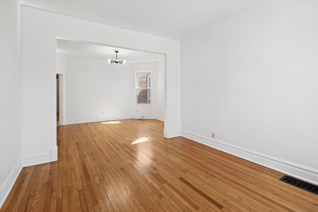 Building Photo - 1931 N Kostner Ave