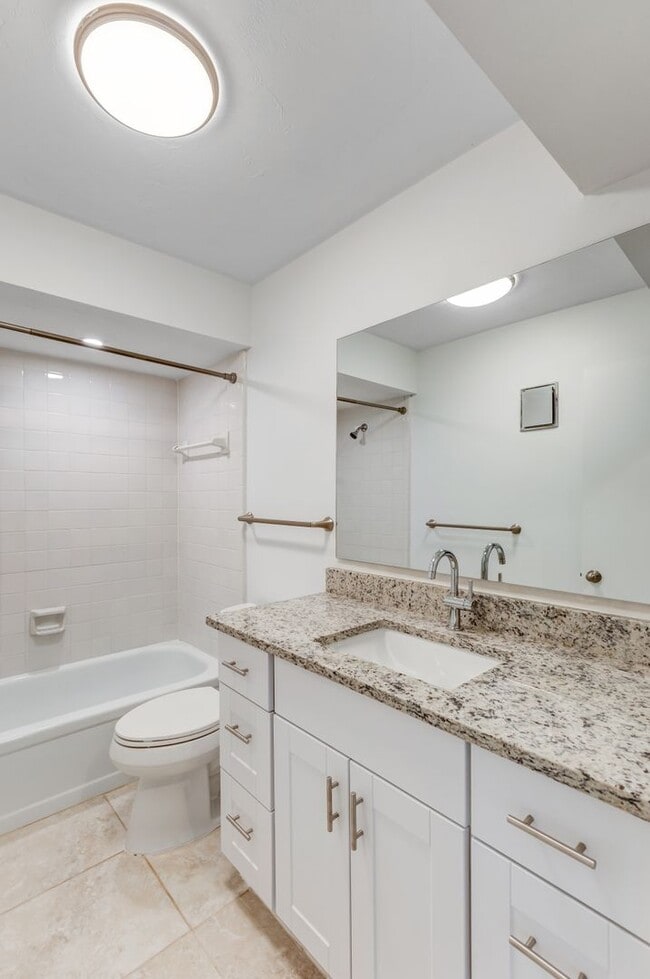 Building Photo - ** LAKEWOOD ** 3 BED / 2 BATH / GARAGE - SINGLE FAMILY HOME - GREAT LOCATION! - PET OK - ANNUAL R...