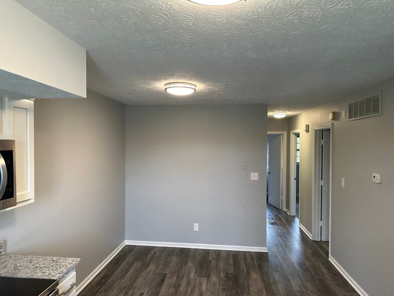 Building Photo - 605 Buckingham Ln