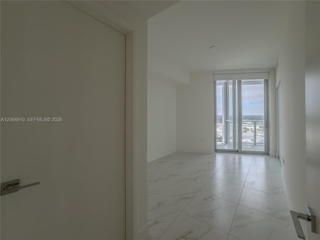 Building Photo - 2000 Metropica Wy