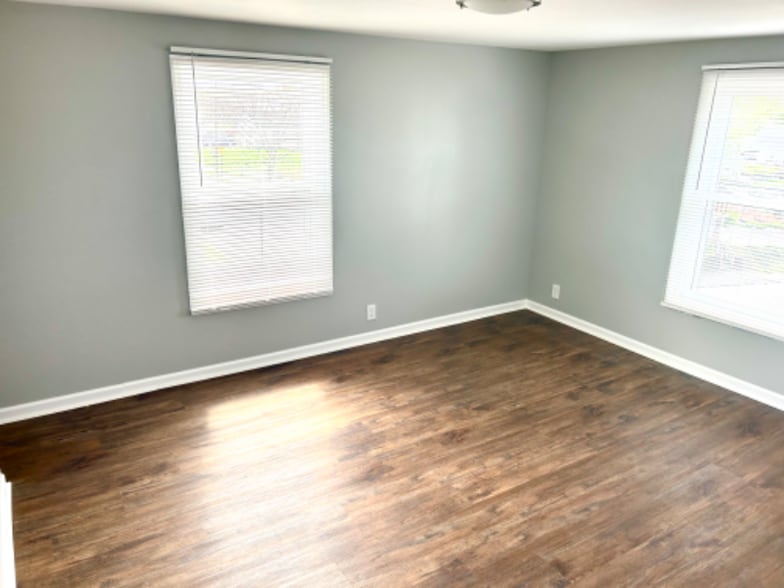 Building Photo - 413 6th Ave