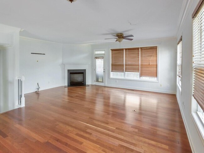Building Photo - 3214 Greenwood Oak Dr