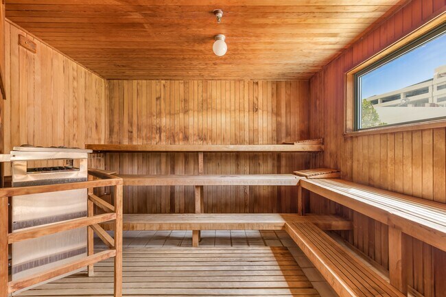 Building Photo - 1341 Kapiolani Blvd