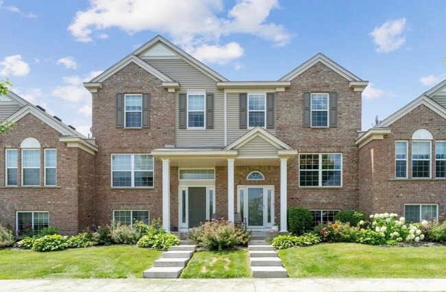 Building Photo - 5166 Fairpoint Dr N