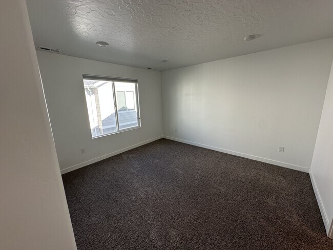 Building Photo - 287 Pier Ln