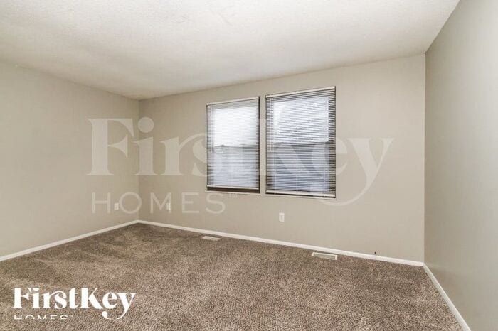Building Photo - 5801 Somers Dr