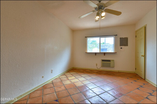 Building Photo - 1100 Kelly Way