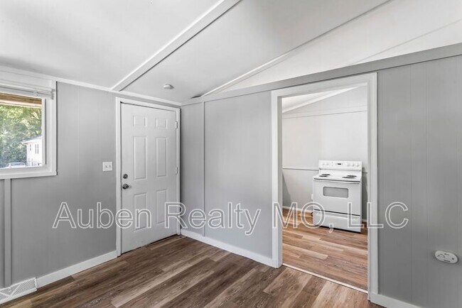 Building Photo - 1300 S Appleton Ave