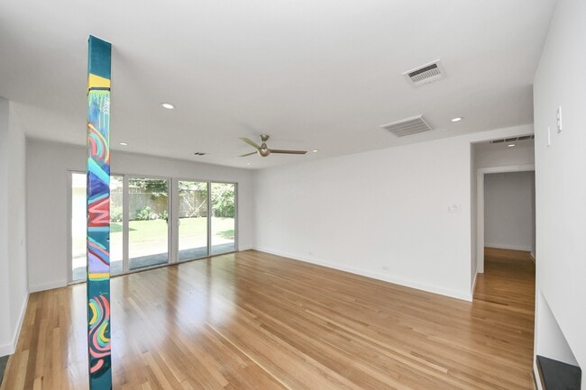 Building Photo - 7610 Highmeadow Dr