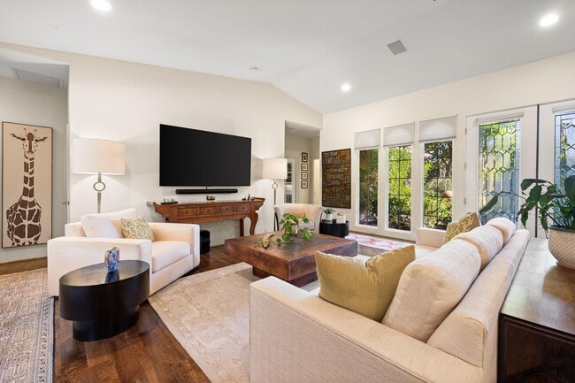 Building Photo - 49105 Casa Del Rio