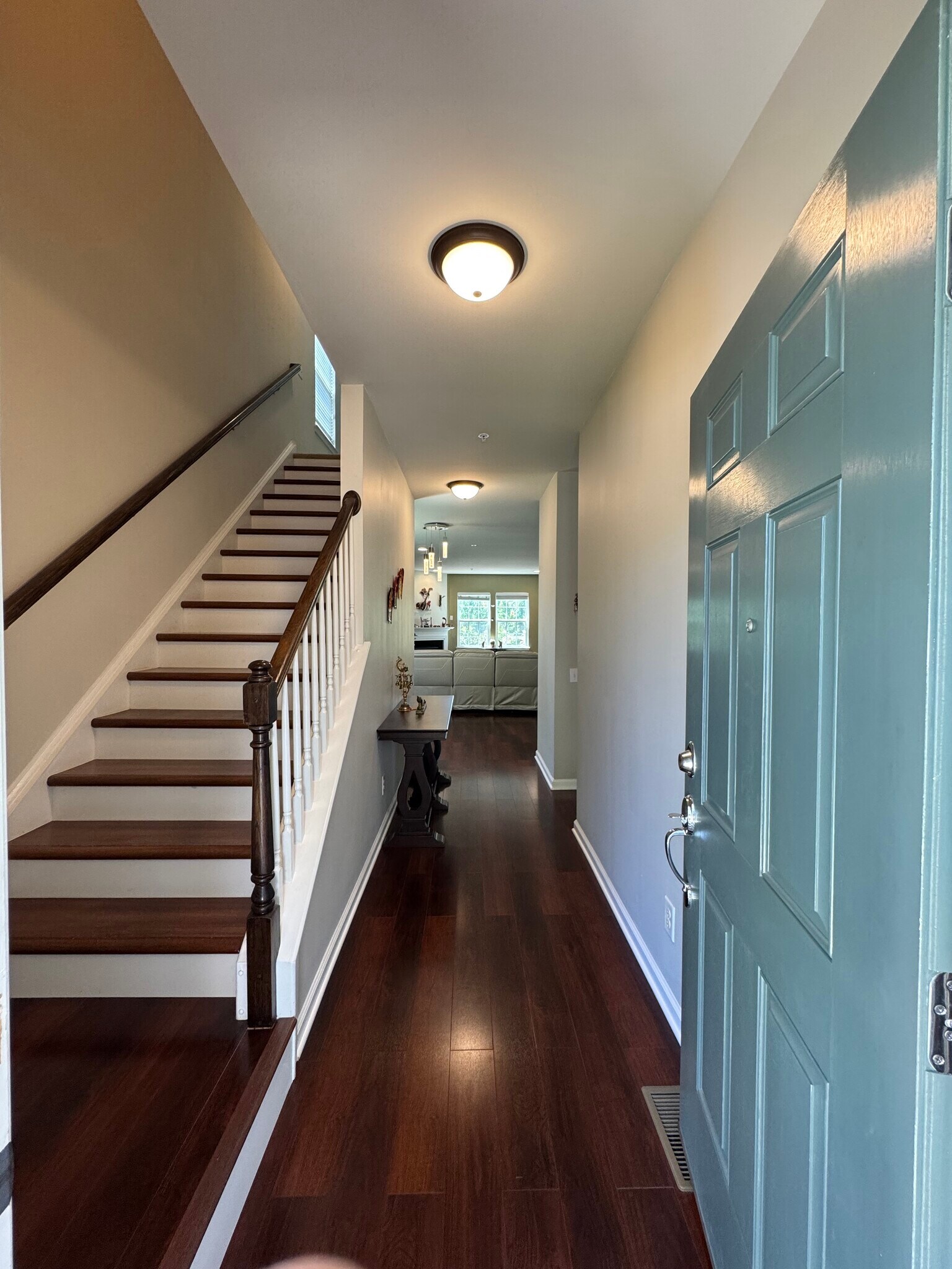 Foyer - 537 Prizer Ct