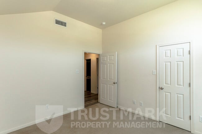 Building Photo - 3204 W Canadian River Loop