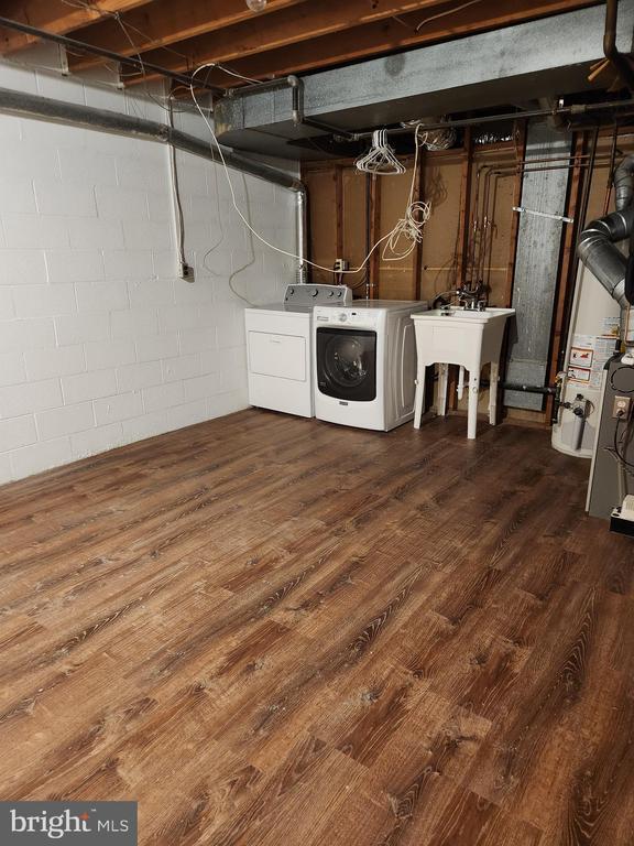 Building Photo - 8404 N Brook Ln