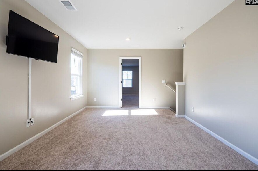 Building Photo - 833 Kirby Ct