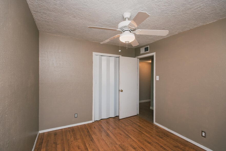 Building Photo - 10228 Belnap Pl