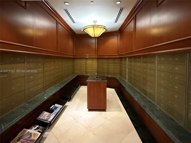 Building Photo - 20201 E Country Club Dr