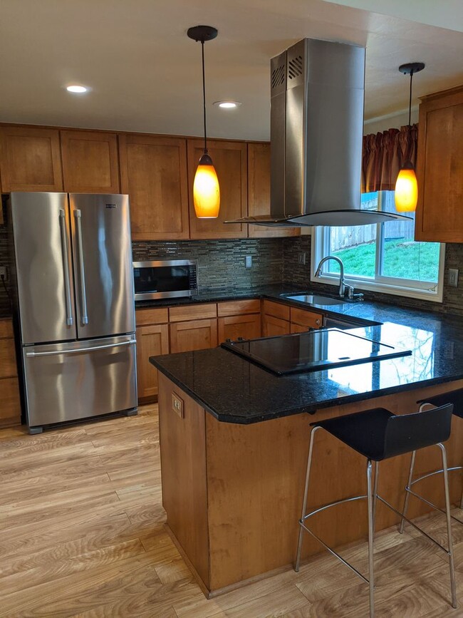 Building Photo - Beautiful 4-Bedroom, 2-Bath Plus Office In...