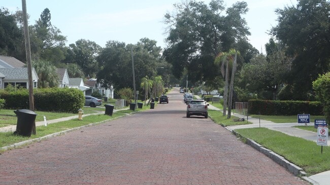 Building Photo - MOVE IN SPECIAL - Historic Charm 3 bedroom...