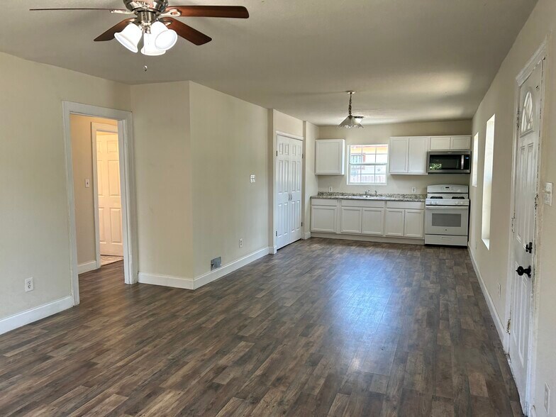 Building Photo - 106 Southway Dr