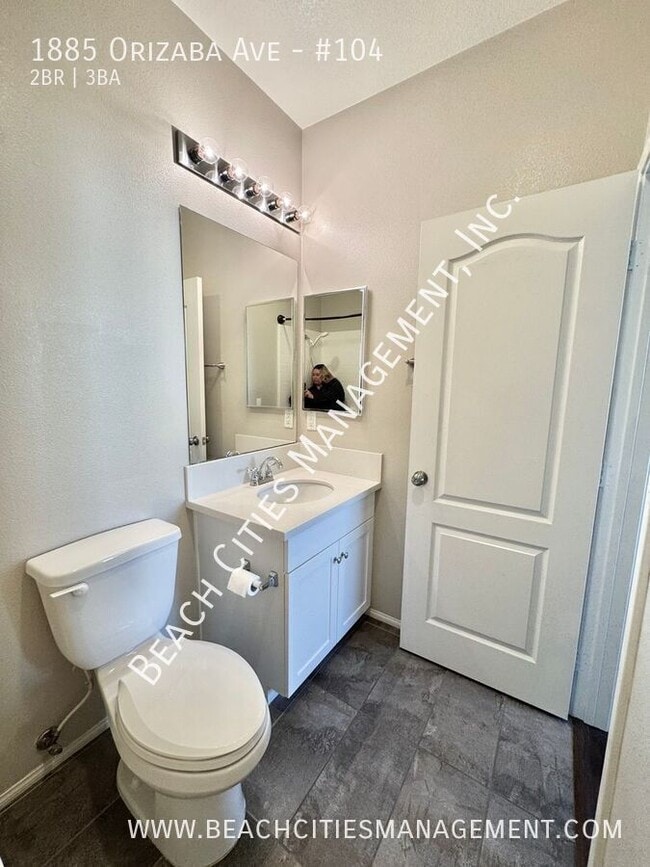 Building Photo - 1885 N Orizaba Ave