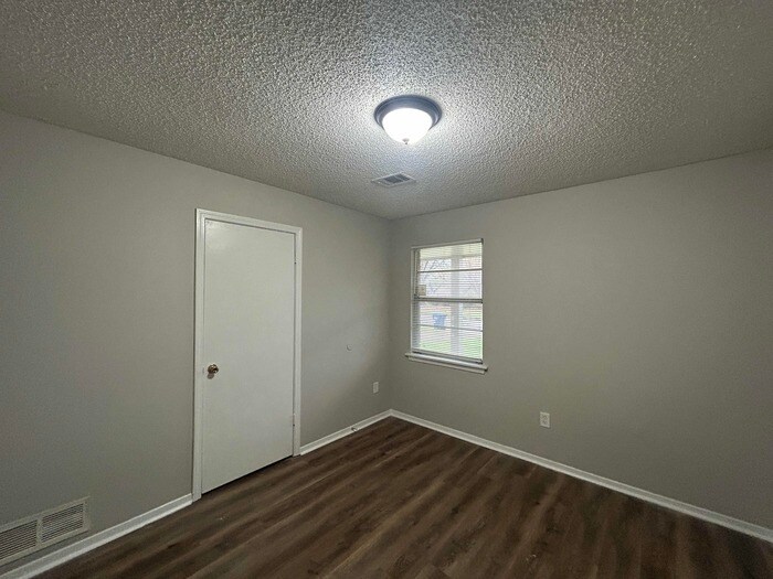 Building Photo - 3465 Cherry Cove W