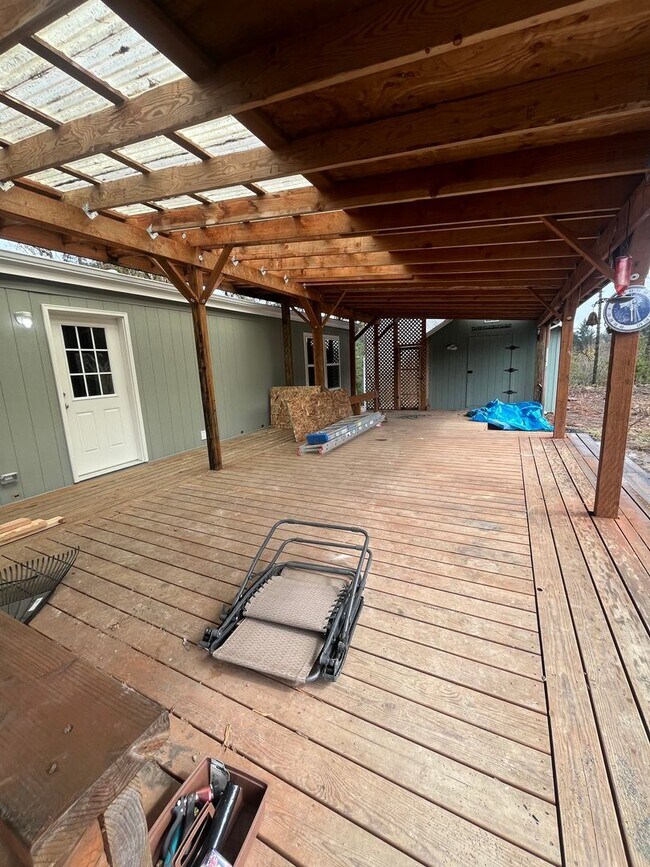 Building Photo - Nearly brand-new home!! 3-Bedroom 2-Bathroom Home