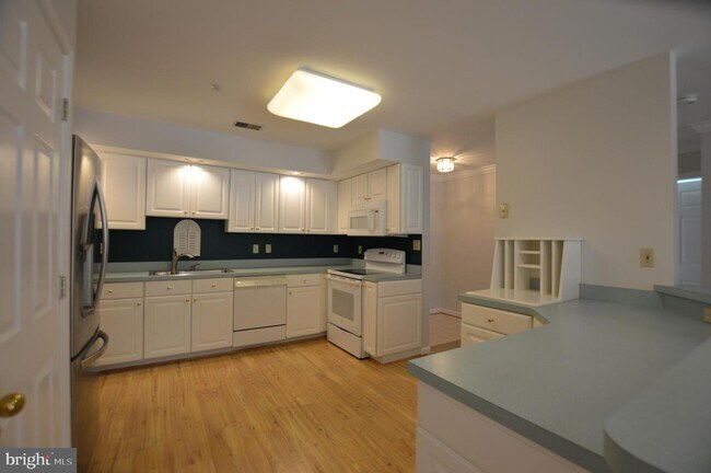 Building Photo - 102 Mercer Ct