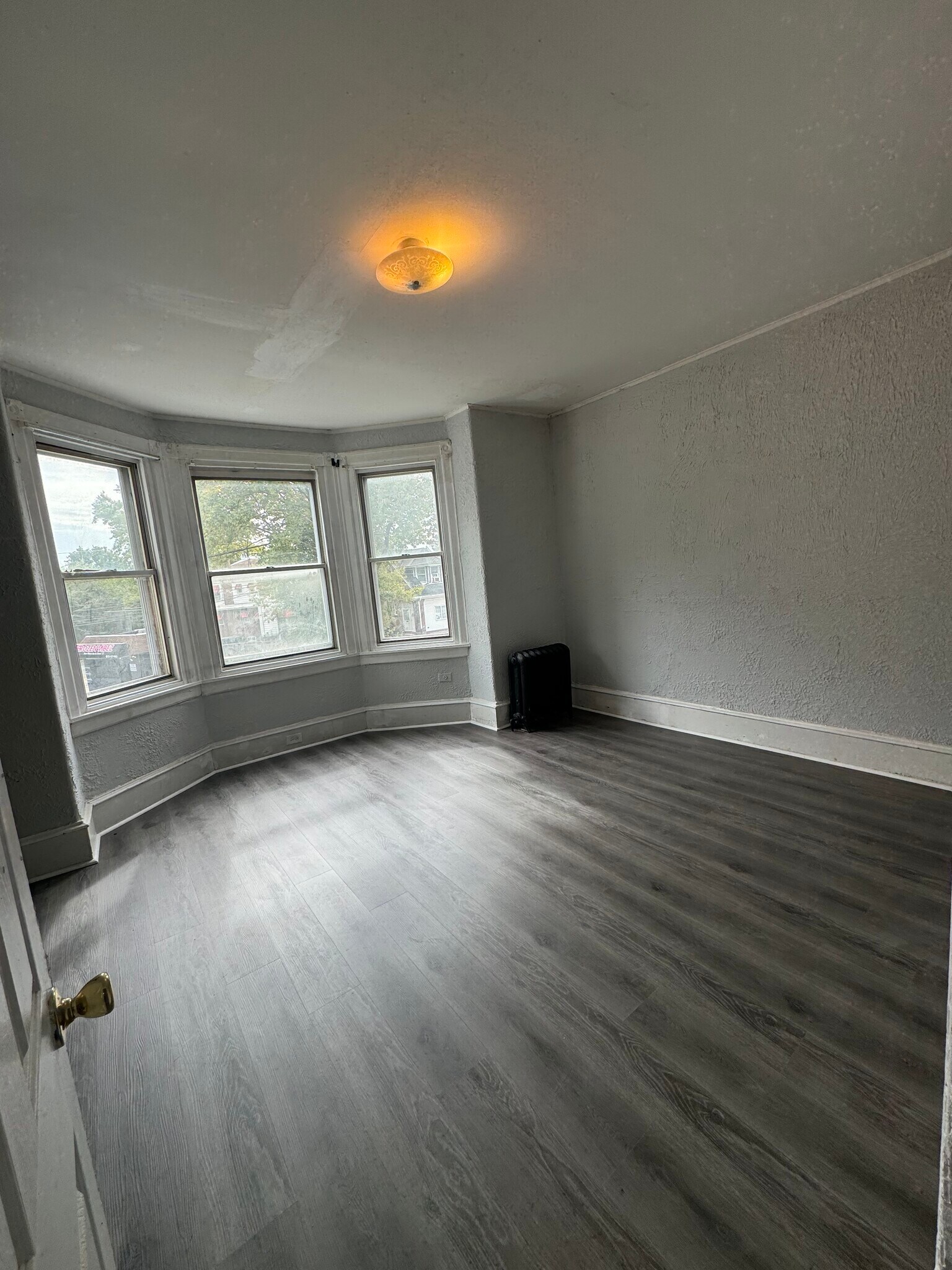 Building Photo - 4660 Castor Ave